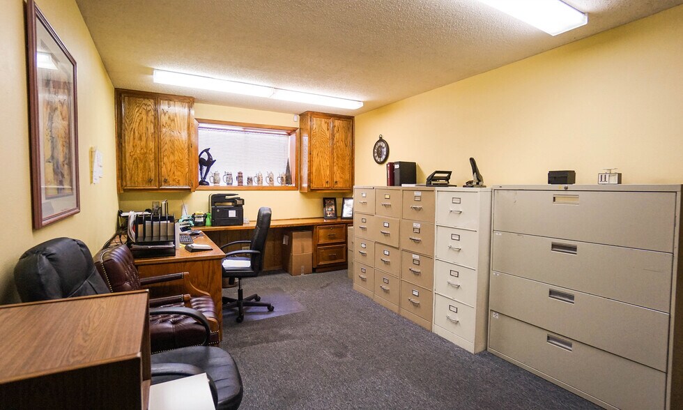 More Photos Of 1413 Sam Bass Rd, Round Rock Warehouse For Lease