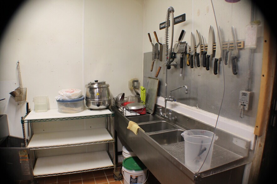 More Photos Of N51W34950 E Wisconsin Ave, Okauchee Specialty For Lease