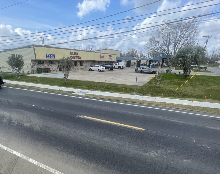 More Photos Of 243 Canal St, Luling Freestanding For Sale