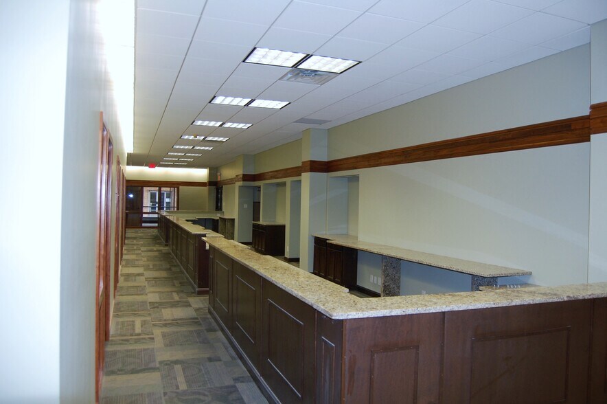 More Photos Of 222 E Main St, Belleville Office For Lease