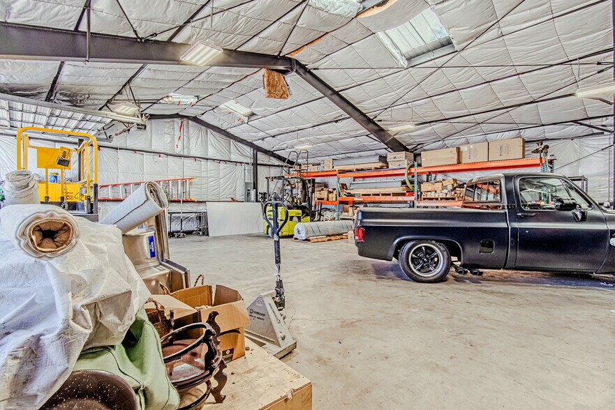 More Photos Of 5703-5705 Edgemoor Dr, Houston Warehouse For Lease