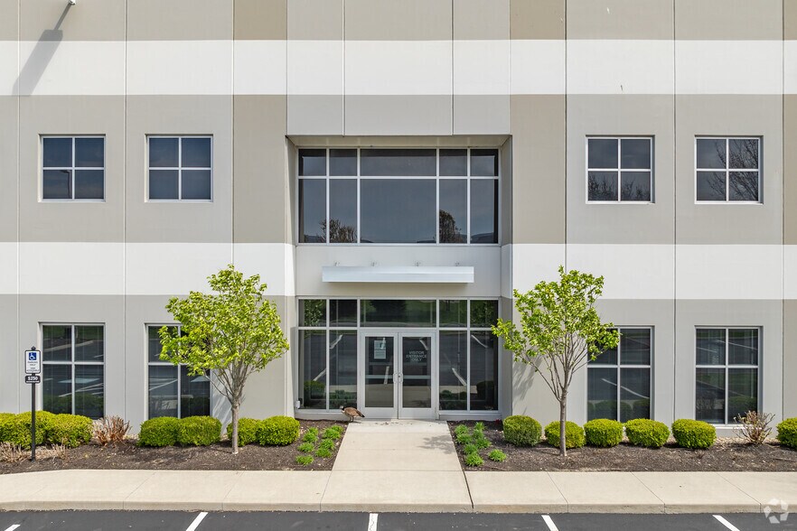 More Photos Of 9296 Intermodal Ct, Columbus Distribution For Lease