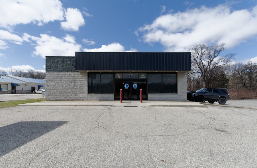 Primary Photo Of 2706 S 11th St, Niles Freestanding For Sale