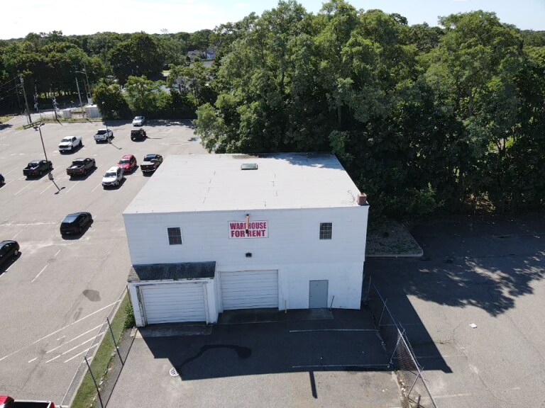 More Photos Of 426 E Main St, Patchogue Warehouse For Lease