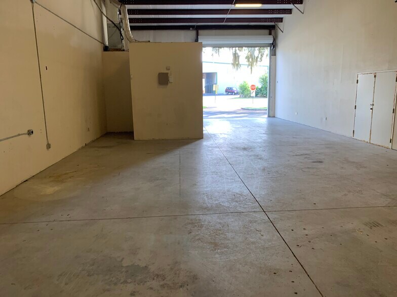 More Photos Of 811 NE 16th St, Ocala Warehouse For Lease