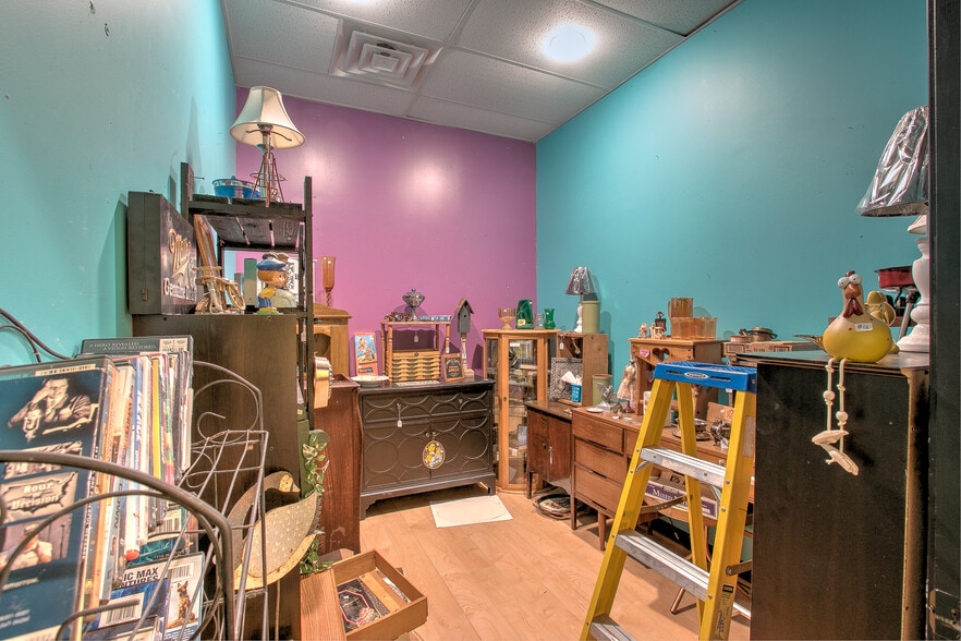 More Photos Of 220 S Ashland St, Cambridge Storefront Retail Office For Sale