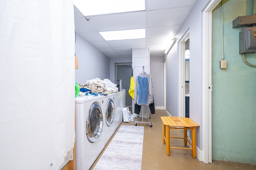 More Photos Of 220 Progress Blvd, Longview Warehouse For Sale