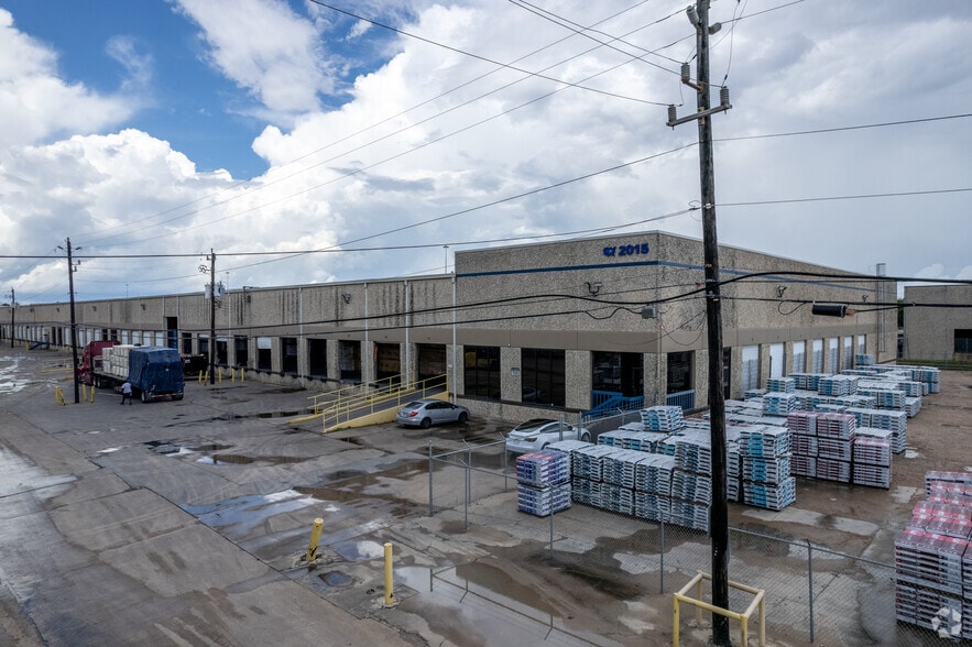 More Photos Of 2015 Turning Basin Dr, Houston Service For Lease