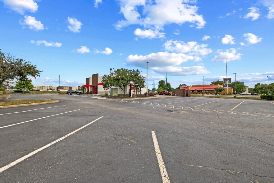 More Photos Of 6007 Gateway Dr, Plainfield Fast Food For Sale