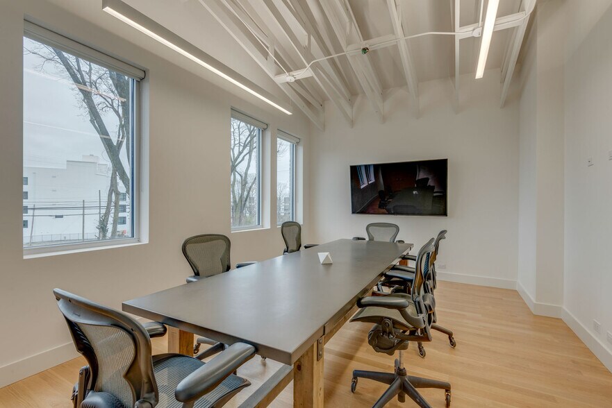 More Photos Of 407 Humphreys St, Nashville Office For Lease