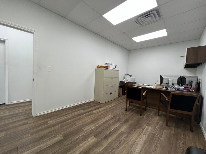 More Photos Of 3910 E McKinney St, Denton Warehouse For Lease