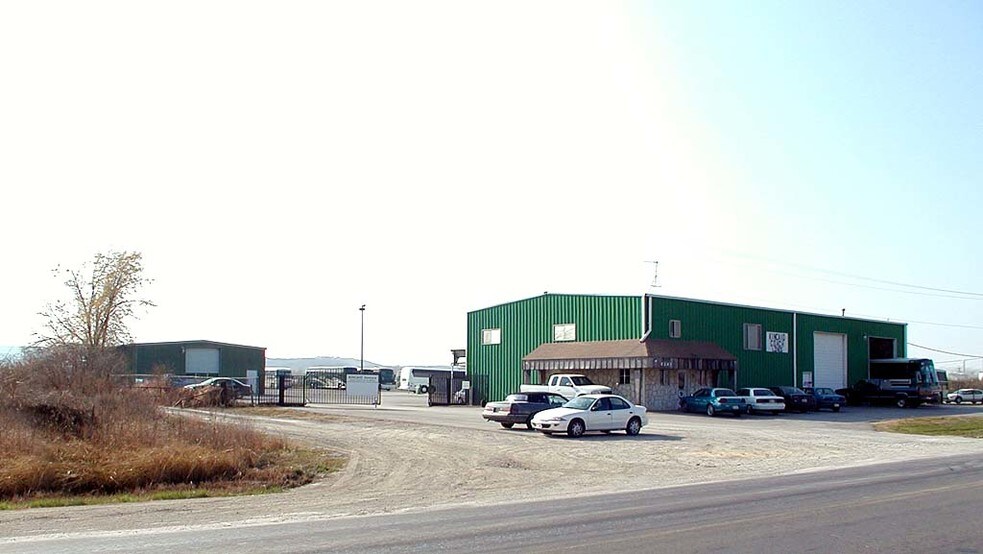 Primary Photo Of 9207 Woodend Rd, Edwardsville Service For Lease