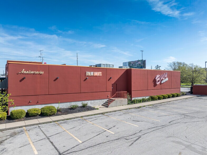 More Photos Of 6045 E 86th St, Indianapolis Restaurant For Sale