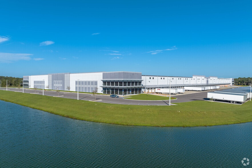 More Photos Of 2727 Henderson Way, Plant City Distribution For Lease