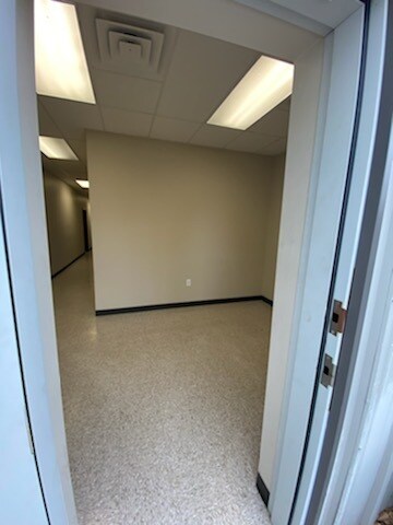 More Photos Of 24501 Hufsmith Kohrville Rd, Tomball Warehouse For Lease
