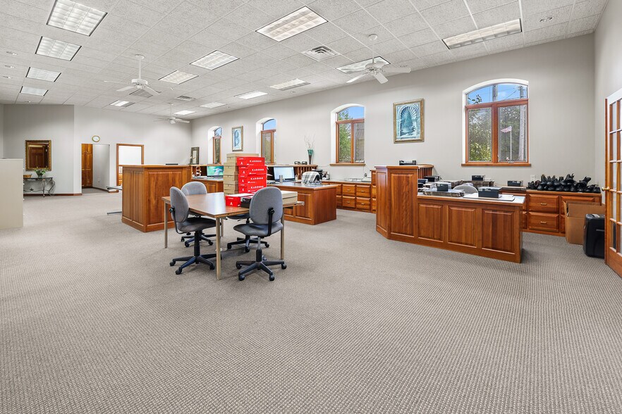 More Photos Of 1828 Park Ave, New Holstein Light Distribution For Sale