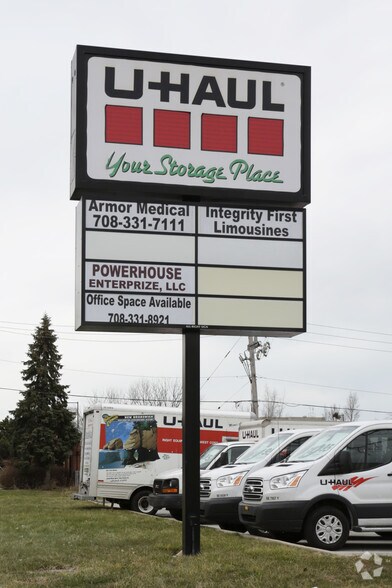 More Photos Of 16650 Albany Ave, Markham Self Storage For Lease