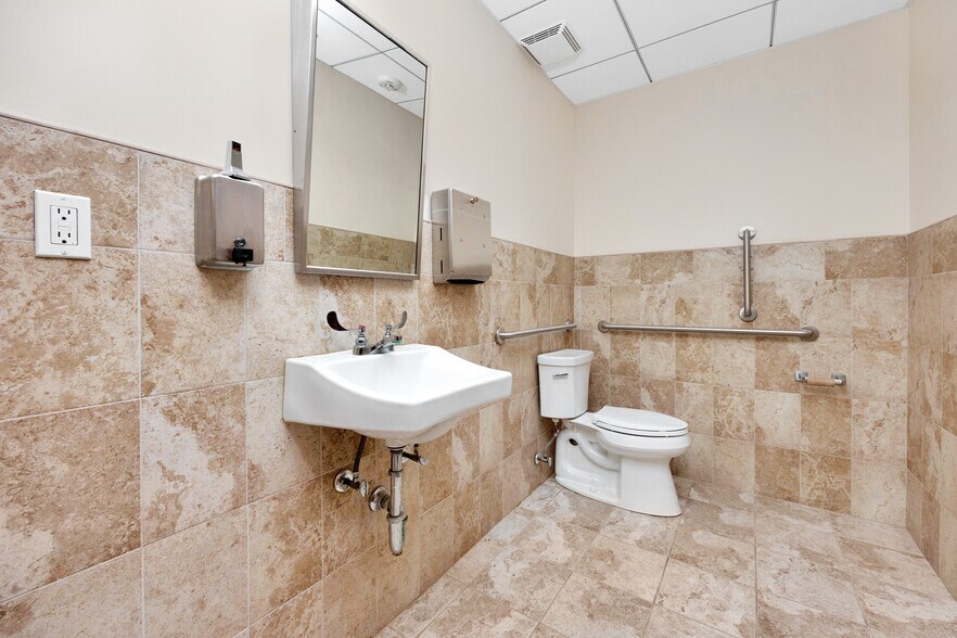 More Photos Of 169 Liberty Ave, Mineola Office For Sale