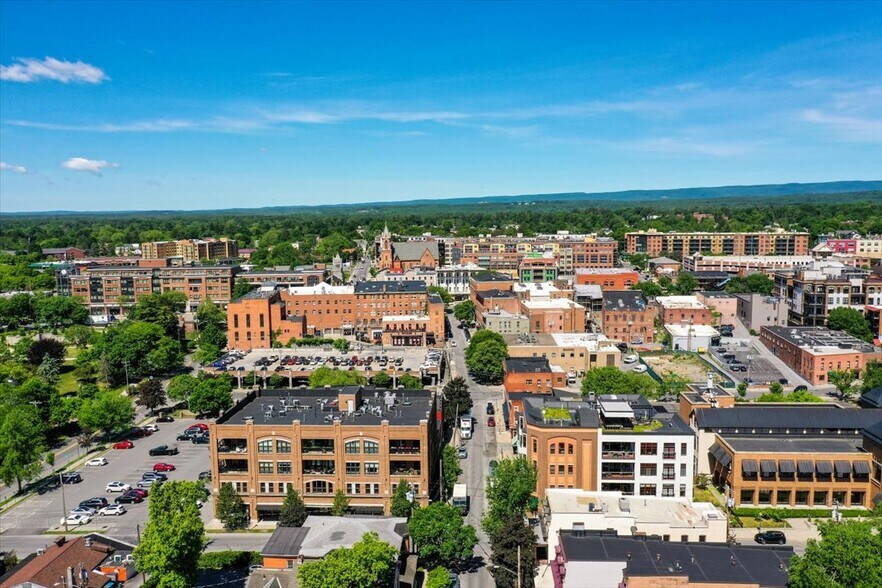 More Photos Of 37 Henry St, Saratoga Springs Office Residential For Lease