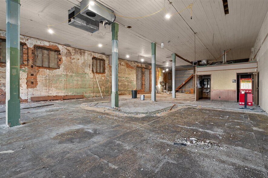 More Photos Of 602 G Ave, Grundy Center Fast Food For Sale