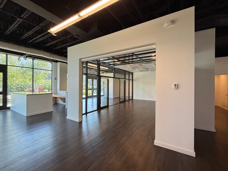 More Photos Of 2144 E Republic Rd, Springfield Office For Lease