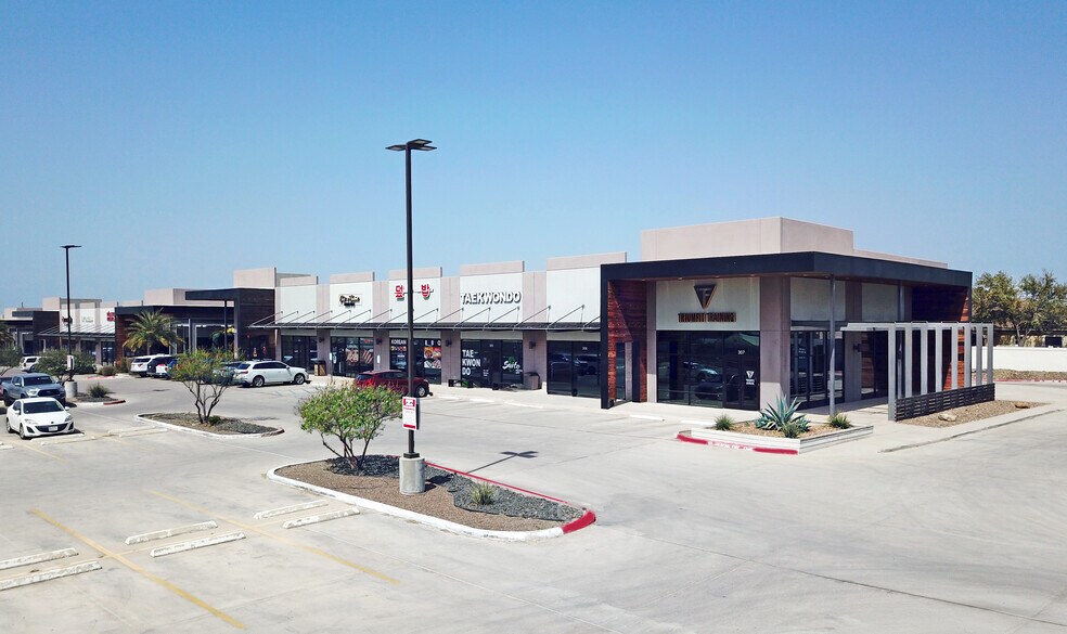 Primary Photo Of 3910 E Del Mar Blvd, Laredo Unknown For Lease