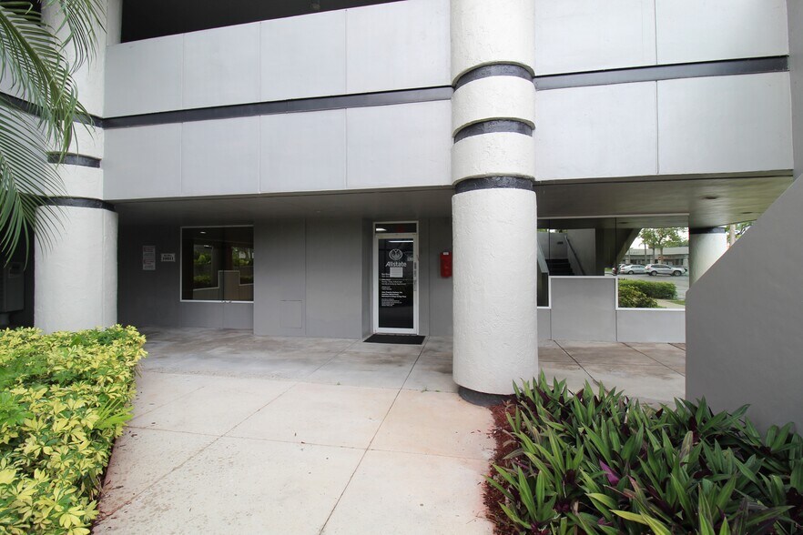 More Photos Of 10011-10031 Pines Blvd, Pembroke Pines Medical For Lease