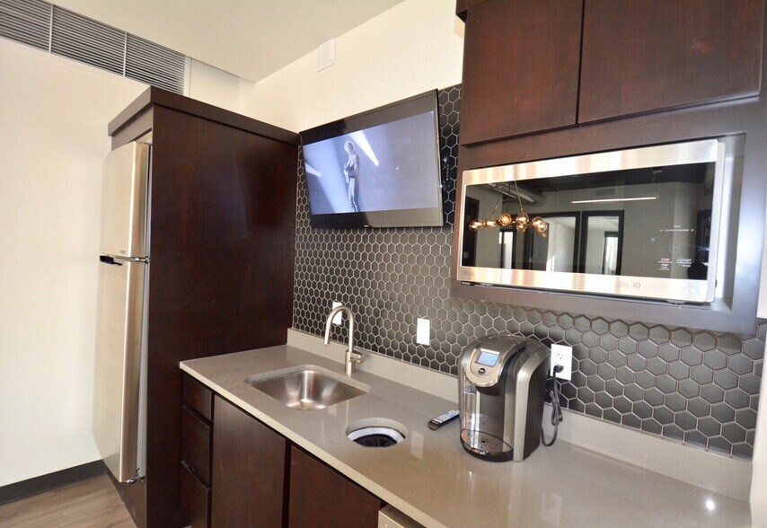 More Photos Of 8777 S Redwood Rd, West Jordan Office For Sale