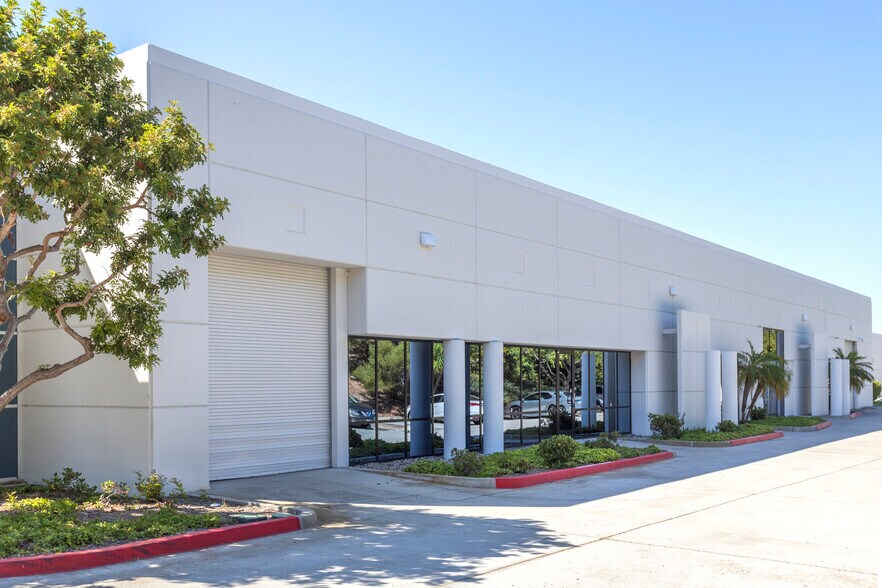 More Photos Of 7592 Metropolitan Dr, San Diego Light Manufacturing For Lease