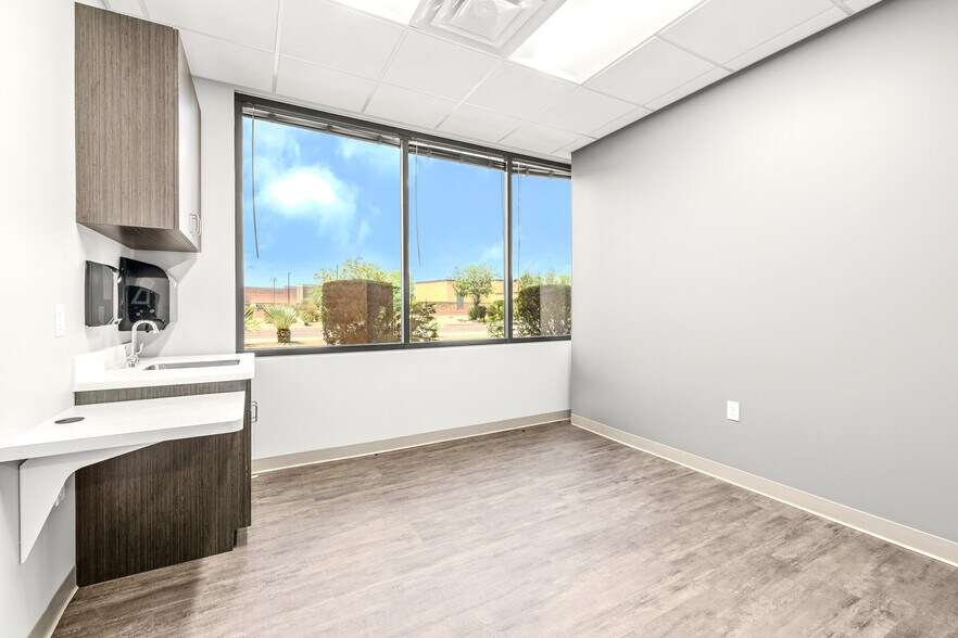More Photos Of 9977 N 90th St, Scottsdale Medical For Lease