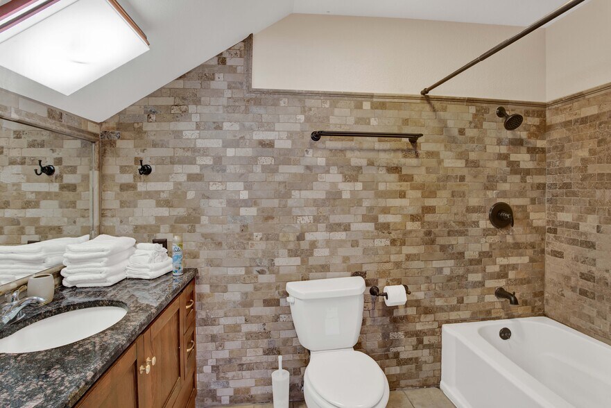 More Photos Of 10207 E Hwy 290, Fredericksburg Freestanding For Sale
