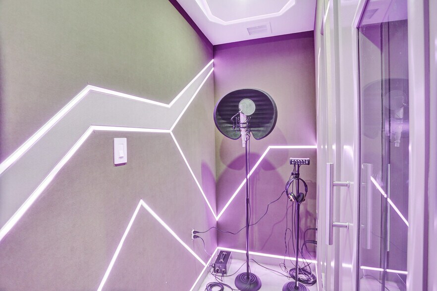 More Photos Of 430 Ne 121st St, Biscayne Park Movie Radio TVStudio For Sale