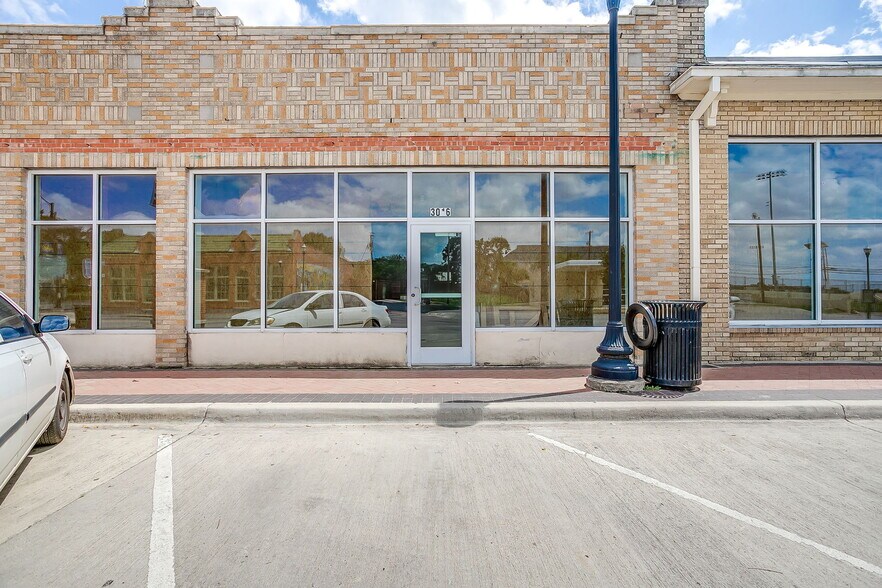 More Photos Of 3014-3016 E Rosedale St, Fort Worth Freestanding For Lease