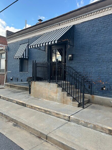 More Photos Of 50 S Forest Ave, Hartwell Storefront For Sale