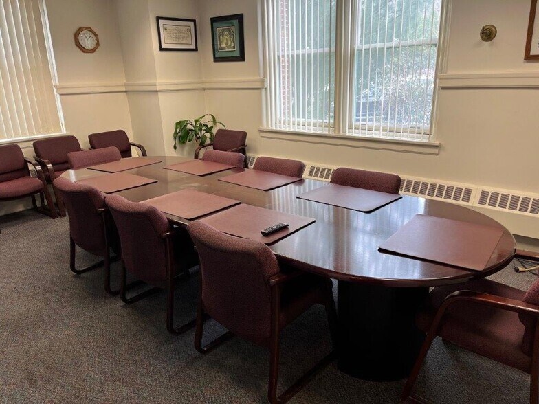 More Photos Of 146 Hartford Rd, Manchester Loft Creative Space For Lease