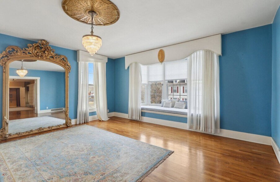 More Photos Of 118 S Walnut St, Troy Showroom For Sale
