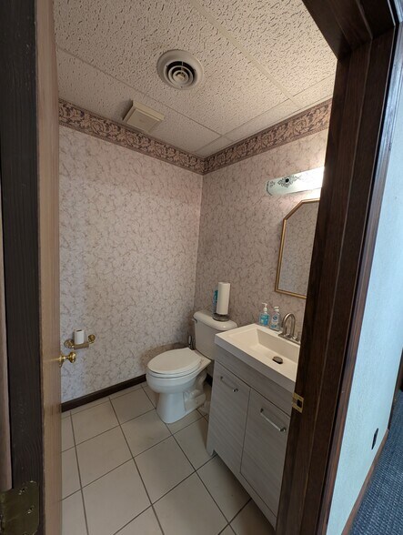 More Photos Of 1605 W Candletree Dr, Peoria Office For Lease