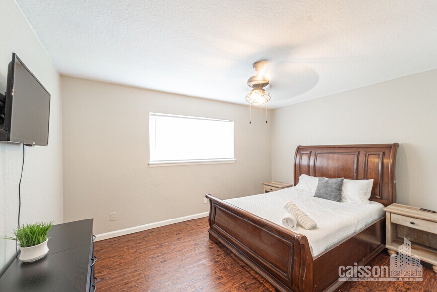 More Photos Of 327 E Locust St, San Antonio Apartments For Sale