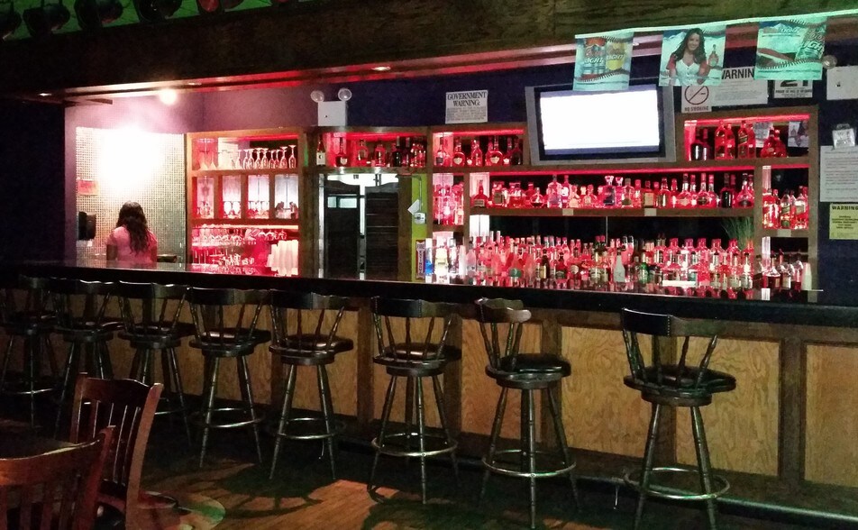 More Photos Of 2301 Jerome Ave, Bronx General Retail For Lease