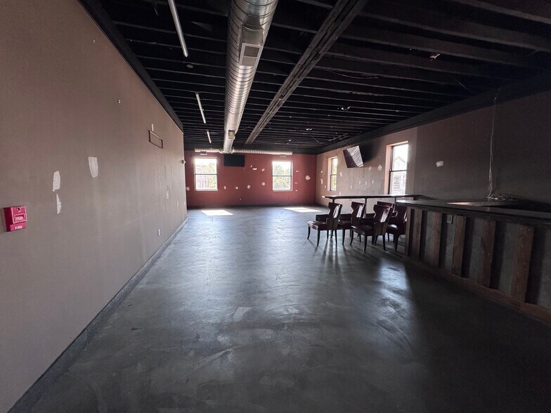 More Photos Of 257 N Water St, Kent Storefront Retail Residential For Sale