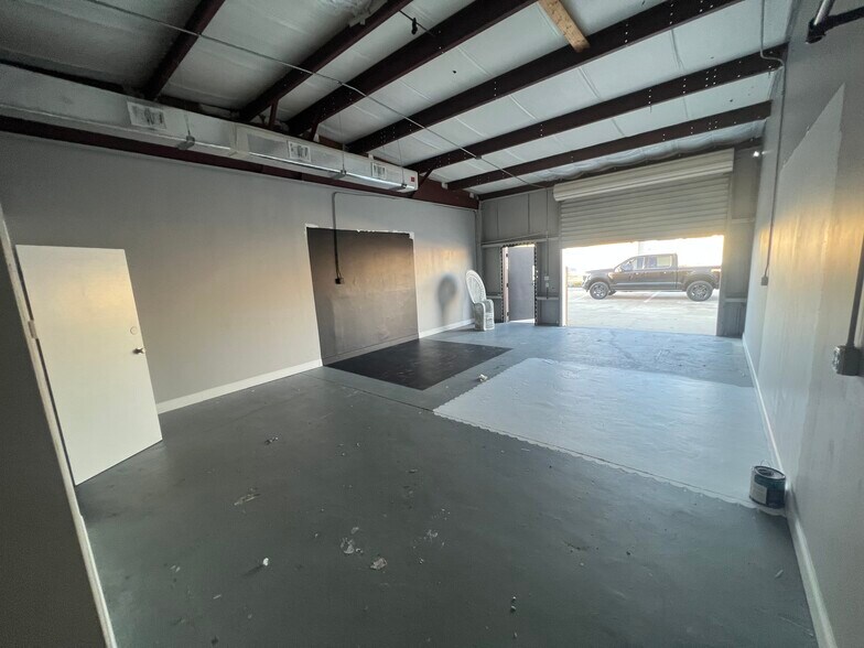 More Photos Of 5449 Benchmark Ln, Sanford Warehouse For Lease