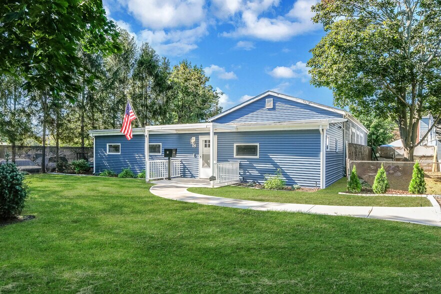 More Photos Of 14-18 Third E Ldl St, Patchogue Flex For Sale