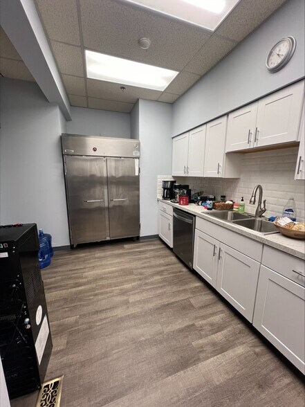 More Photos Of 7951 Pittsburg Ave NW, Canton Office For Sale