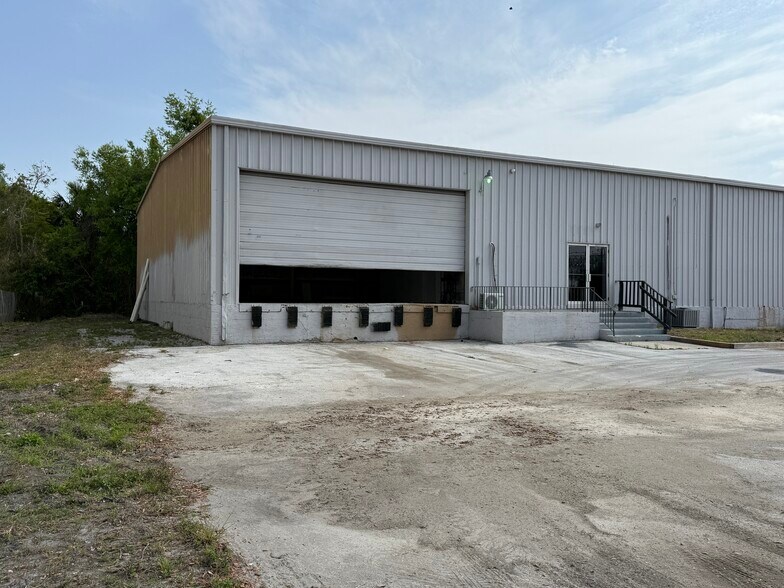More Photos Of 1750 S Ronald Reagan Blvd, Altamonte Springs Warehouse For Lease