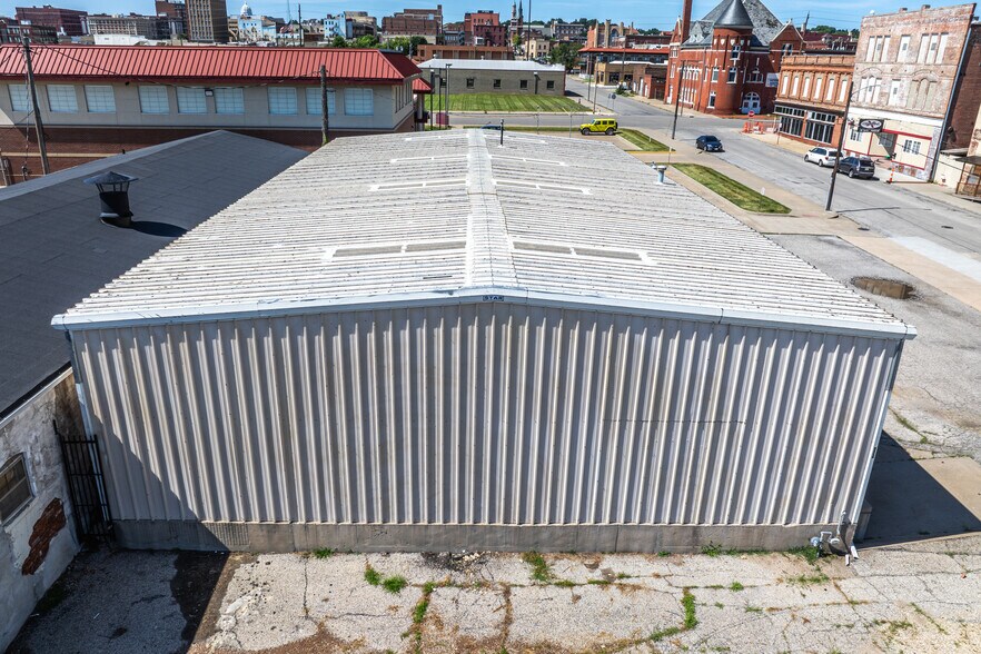 More Photos Of 624 S 7th St, Saint Joseph Industrial For Sale