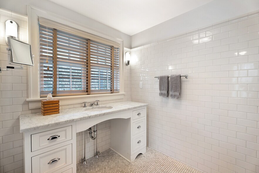 39 Lumber Ln, Bridgehampton, NY 11932 Office Residential For Sale