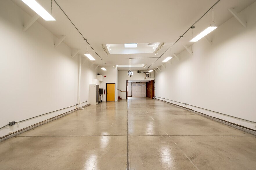 More Photos Of 450 Clementina St, San Francisco Showroom For Lease