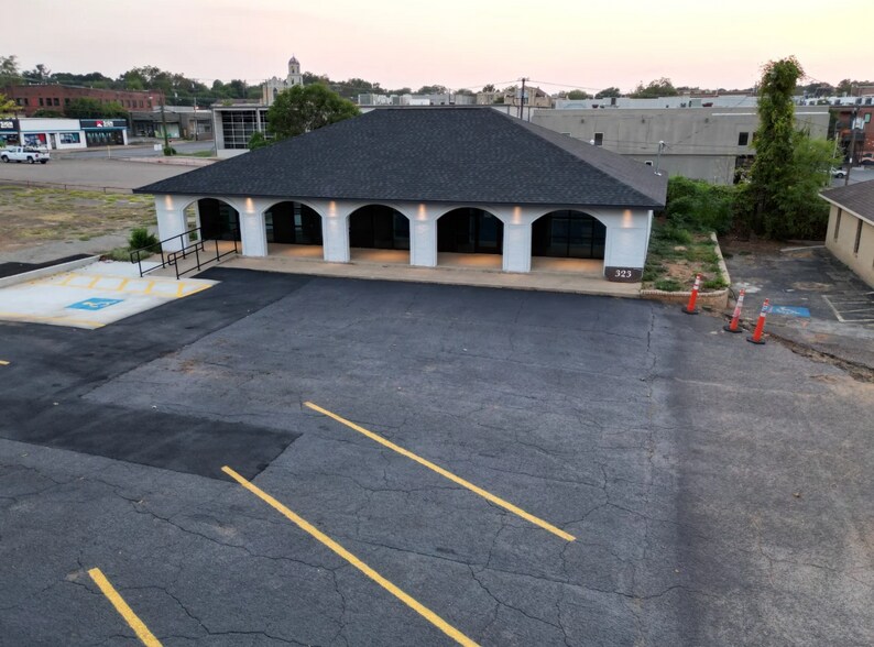More Photos Of 323 S Fannin Ave, Tyler Medical For Lease