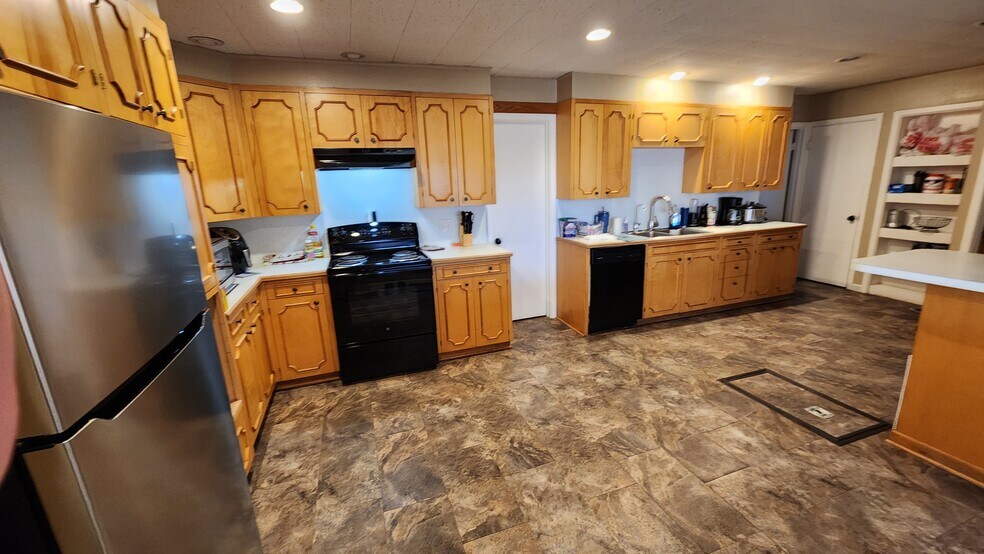 More Photos Of 9300 W County Road 60, Midland Flex For Sale