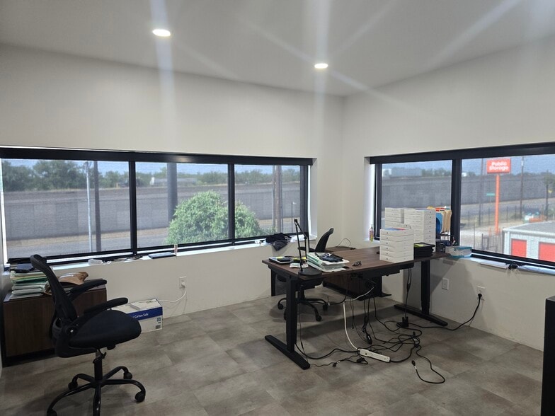 More Photos Of 714 Highway 71 W, Bastrop Freestanding For Lease